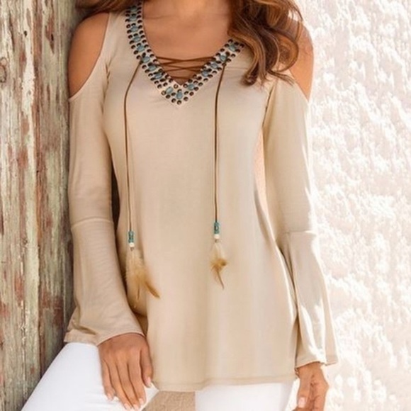 ๐ซ SOLD ๐ซ Long Sleeve Cream Cold Shoulder Top Size Small - Picture 1 of 1